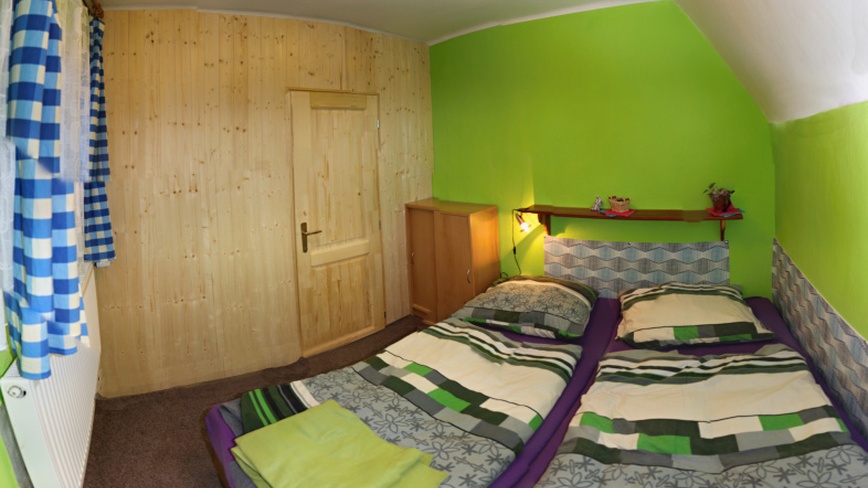 Chaty u Medvědína - Pokoj podkroví 2-lůžkový - http://www.chatyumedvedina.cz/