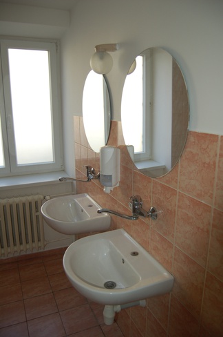 Domov mládeže Břeclav - Dámské sociální zařízení v budově B