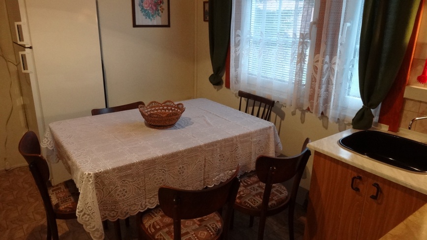 Chata/apartman Beldová - stůl lze rozložit