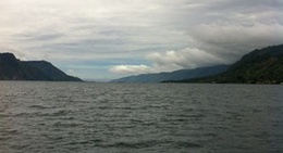 obrázek - Middle of Toba Lake