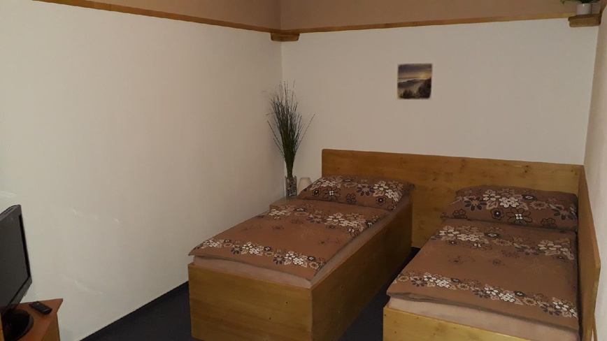 Penzion U Rudolfa - 2 lůžkový pokoj včetně vlastní koupelny - Možno i spojené (manželské) postele