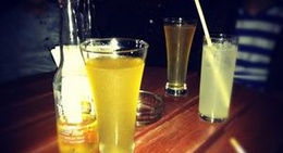 obrázek - Santo y Seña "Aqui Andamos"