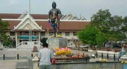 obrázek - Phraya Pichai Dab Hak Monument (อนุสาวรีย์พระยาพิชัยดาบหัก)