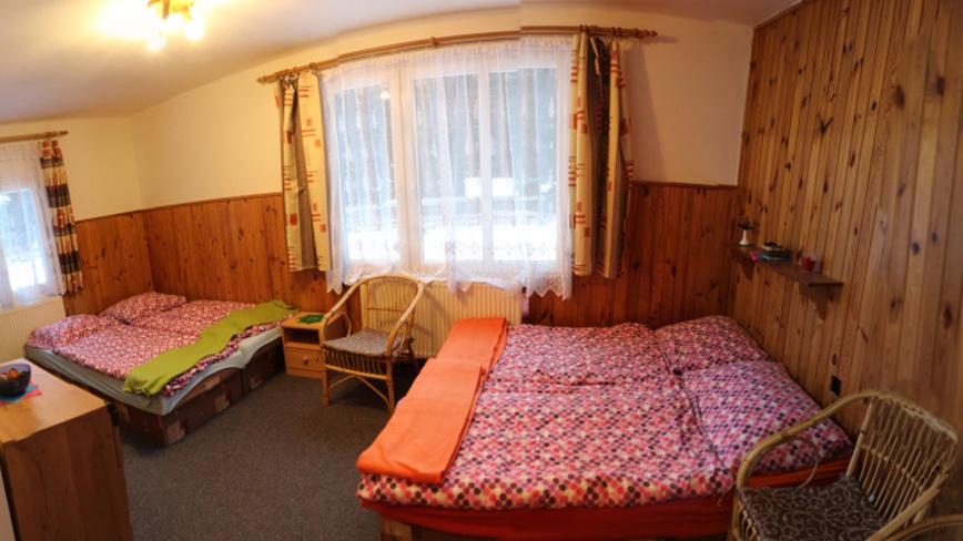 Chaty u Medvědína - Pokoj dole 4-lůžkový - http://www.chatyumedvedina.cz/
