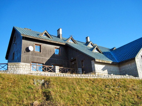 obrázek - Zimní Krkonoše v typické horské chatě