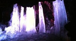 obrázek - Narusawa Ice Cave (鳴沢氷穴)