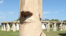 obrázek - Stone Henge/Easter island Heads