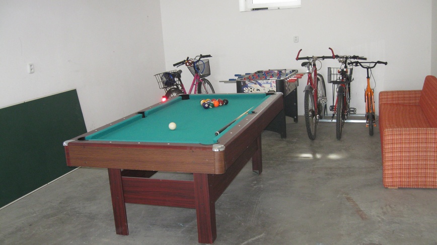 UBYTOVÁNÍ NA VYHLÍDCE - Kulečník, stolní fotbal, kolostavy - kulečník, stolní fotbal, kolostavy