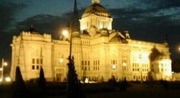 obrázek - Ananda Samakhom Throne Hall (พระที่นั่งอนันตสมาคม)