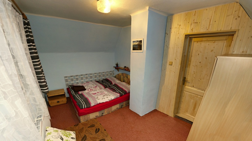Chaty u Medvědína - Pokoj podkroví 2+2-lůžkový - http://www.chatyumedvedina.cz/