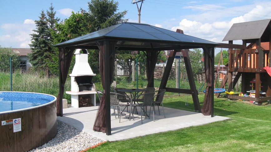 UBYTOVÁNÍ NA VYHLÍDCE - Venkovní posezení s krbem - venkovní posezení s krbem